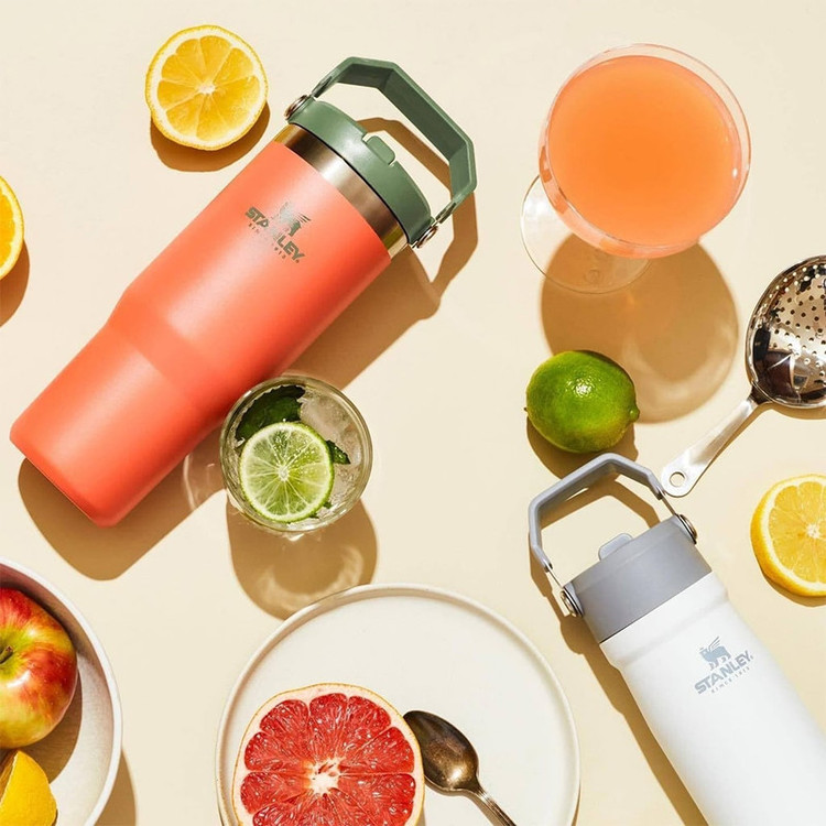 قمقمه 0.88 لیتری مدل Iceflow Flip Straw Tumbler، جنس استیل، دارای درب پیچی با سری پیچی آساننوش نیدار، عایق حرارت استیل