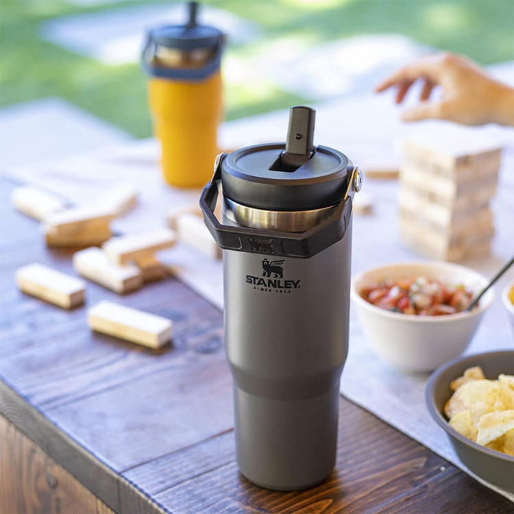 قمقمه 0.88 لیتری مدل Iceflow Flip Straw Tumbler، جنس استیل، دارای درب پیچی با سری پیچی آساننوش نیدار، عایق حرارت استیل