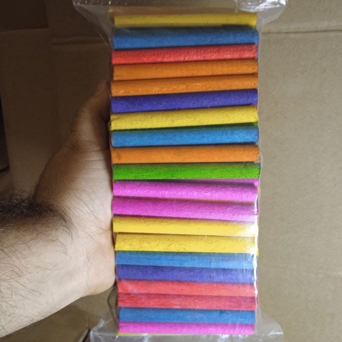 اسباب بازی چوبی پرندگان مدل تکه چوب وزن 300 گرم با رنگ خوراکی مناسب بازی انواع طوطیسانان و جوندگان، ابعاد 8x20x5 سانتیمتر، ساخت ایران