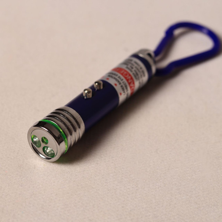 لیزر اسباب بازی گربه و سگ مدل Super Led Lamp با نور قرمز متمرکز، مقاوم در برابر جویدن، مناسب بازی و افزایش تحرک، دارای طول برد 15 متر و باتری همراه، وزن 10 گرم، ساخت چین