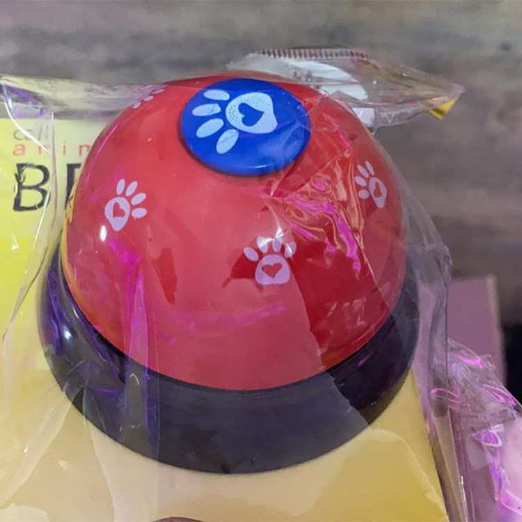 زنگ آموزشی مخصوص سگ و گربه مدل Bell با ابعاد 6x6x9 سانتیمتر، وزن 50 گرم، جنس پلاستیک و فلز، مناسب آموزش شرطی و ایجاد ارتباط بهتر حیوان خانگی