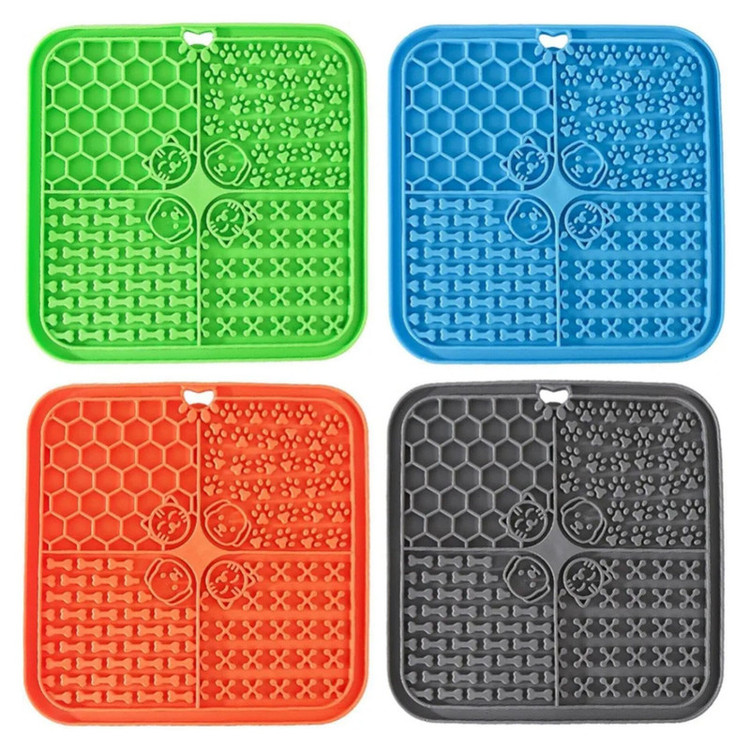 مت لیسیدنی سگ و گربه مدل آرامخوار سیلیکونی 22x22 سانتیمتر، کاهش اضطراب و جلوگیری از چاقی، قابل استفاده در فریزر و مایکروویو، دارای حباب چسبنده ضد لغزش