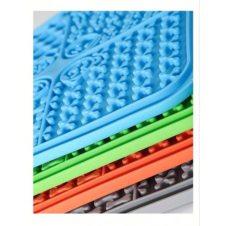 مت لیسیدنی سگ و گربه مدل آرامخوار سیلیکونی 22x22 سانتیمتر، کاهش اضطراب و جلوگیری از چاقی، قابل استفاده در فریزر و مایکروویو، دارای حباب چسبنده ضد لغزش