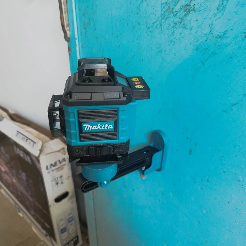 تراز لیزری ماکیتا مدل نور سبز 16 لاین کد 360-LB-3BOX